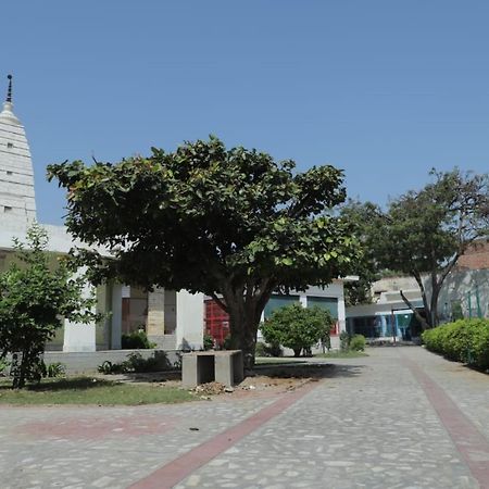 Radha Madhav Ashram Vrindavan Exterior photo