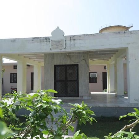 Radha Madhav Ashram Vrindavan Exterior photo