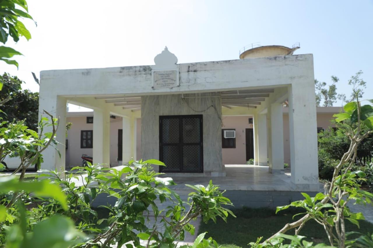 Radha Madhav Ashram Vrindavan Exterior photo