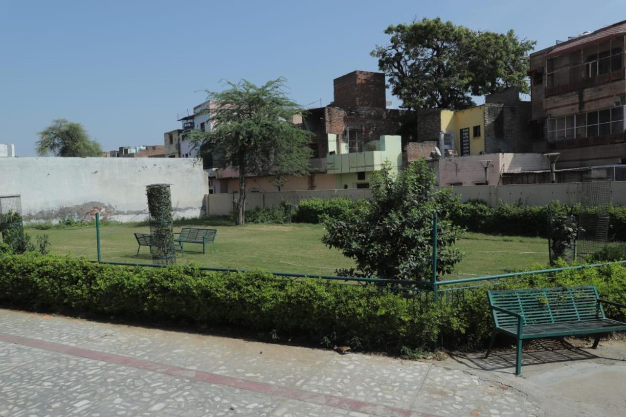 Radha Madhav Ashram Vrindavan Exterior photo