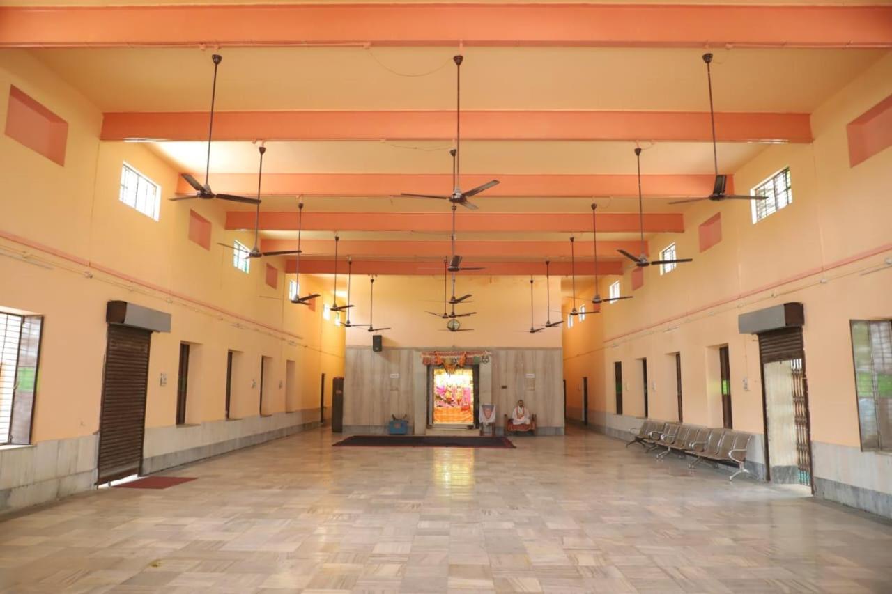 Radha Madhav Ashram Vrindavan Exterior photo